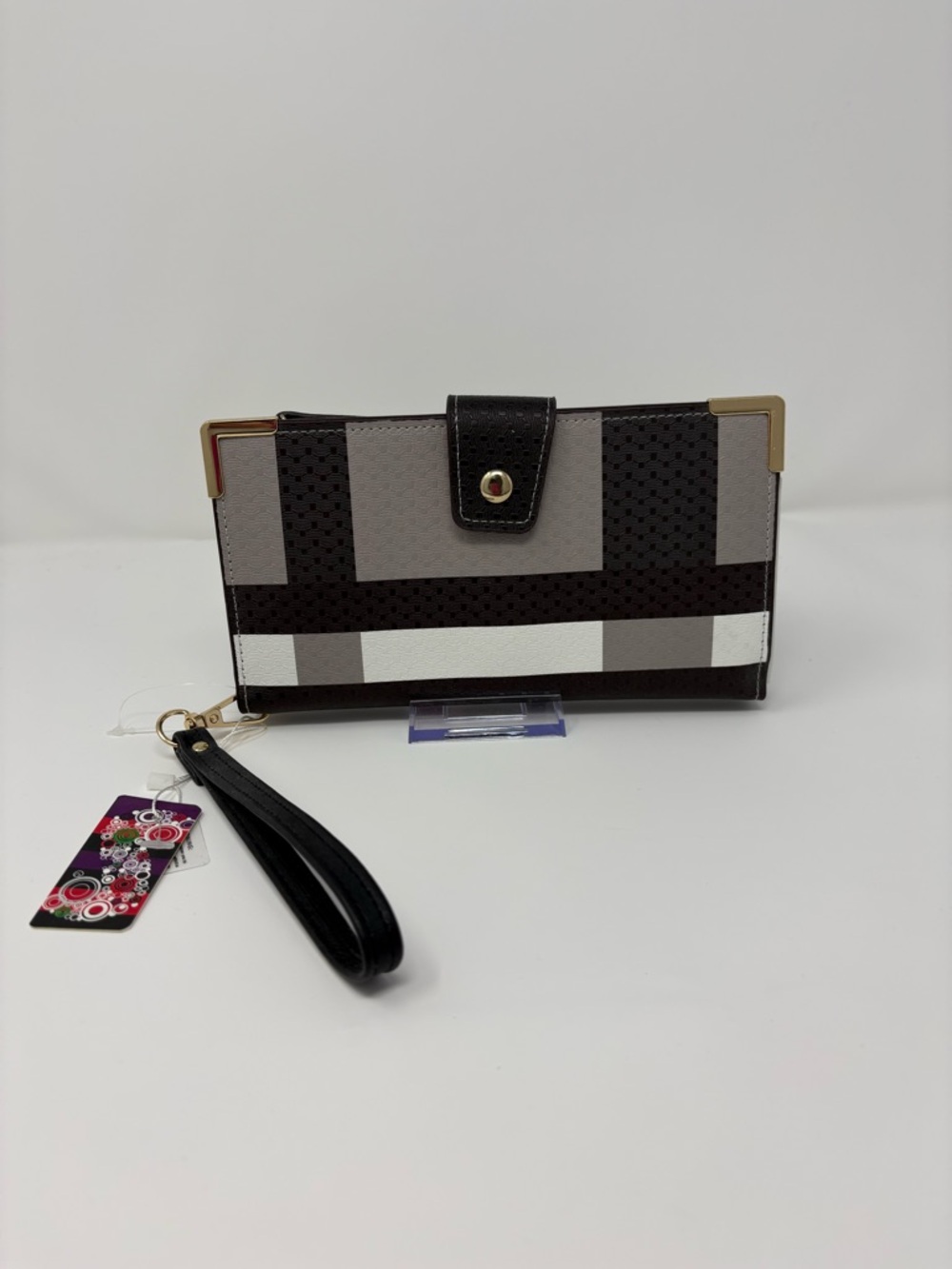 Geometric Pattern Wristlet Wallet in Black, Gray, White